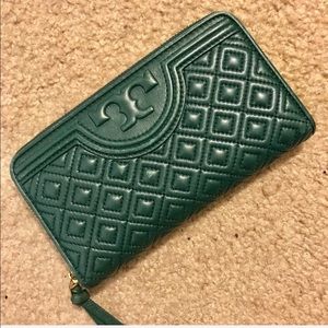 Tory Burch Fleming wallet